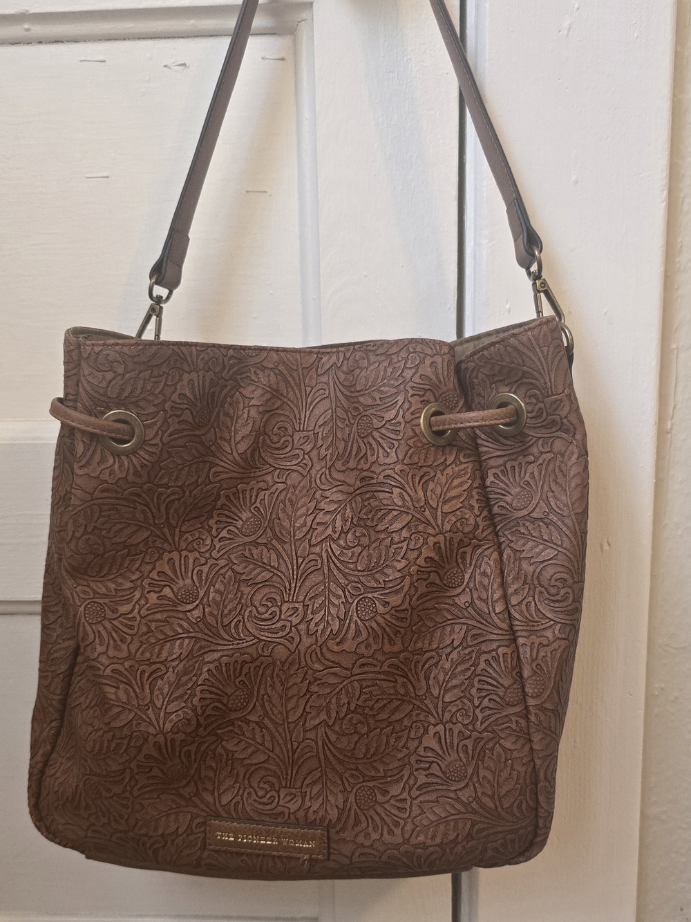 Textured Brown Drawstring Shoulder Bag - Picture 2 of 3